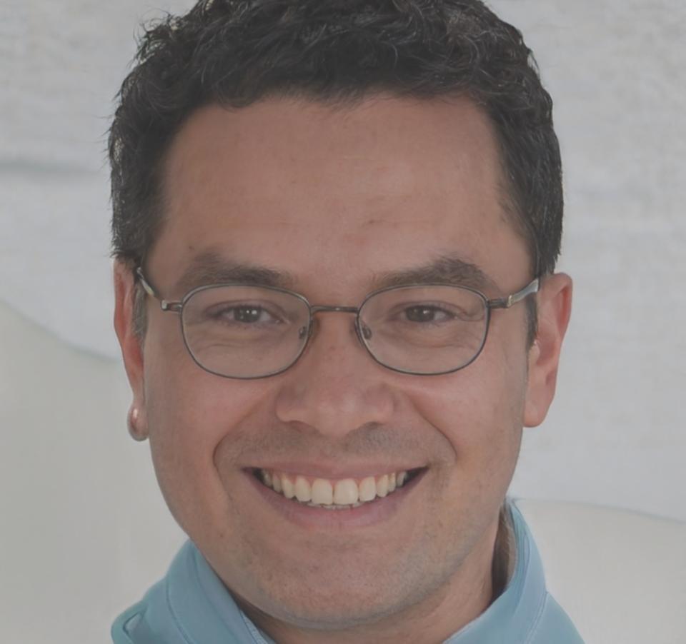 Expert financier professionnel souriant